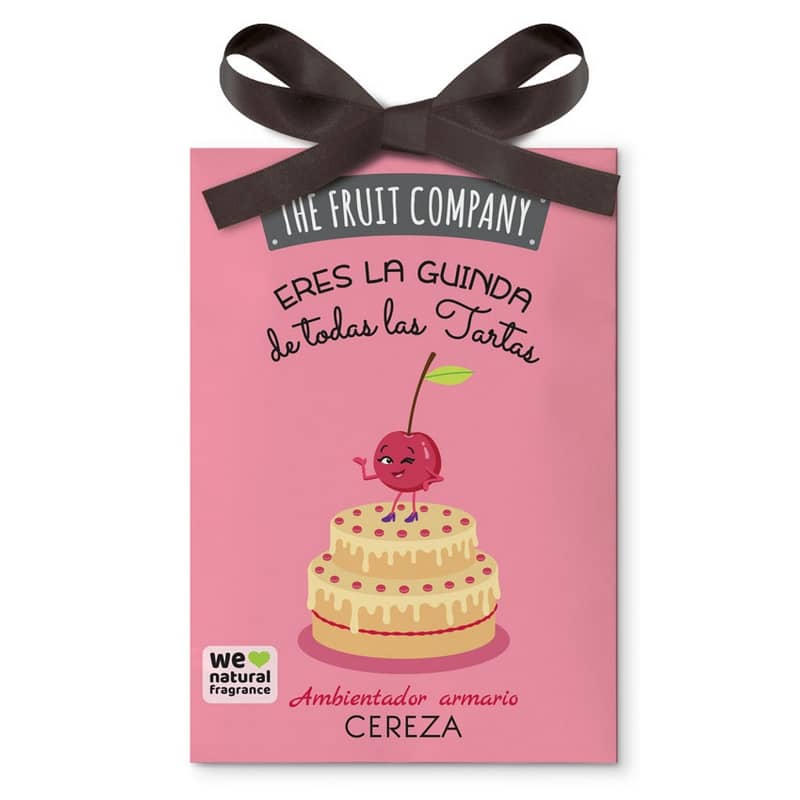 desodorisant-armoir-cerise-2-the-fruit-company-1.jpg Pack de 12 (soit 1,16€ pièce) : Parfum d'armoire à suspendre - Cerise – Image 1